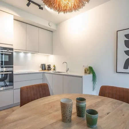 Stylish 2-bedroom With Terrace Apartment