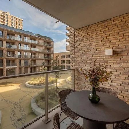 Stylish 2-bedroom With Terrace Apartment
