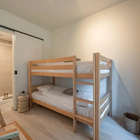 Stylish 2-bedroom With Terrace Apartment *