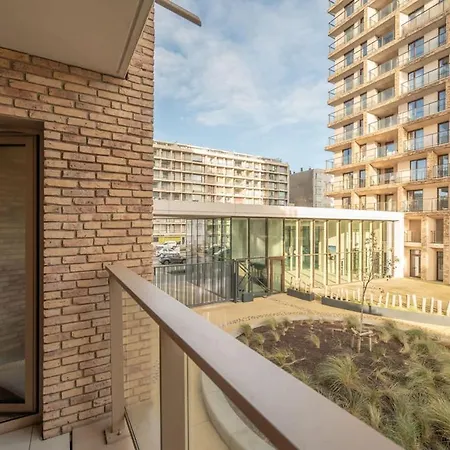 Stylish 2-bedroom With Terrace Apartment *